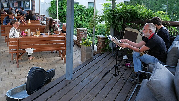 Červencov&yacute; večer oživily u žď&aacute;rsk&eacute; restaurace N&aacute;břežn&iacute; terasy jazzov&eacute; melodie, a nejen ty.