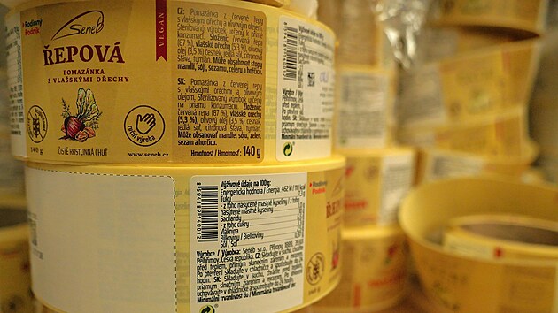 Pelhřimovsk&yacute; Seneb m&aacute; v portfoliu rostlinn&eacute; pomaz&aacute;nky, ale třeba i pa&scaron;tiky, čatn&iacute;, om&aacute;čky a pol&eacute;vky.