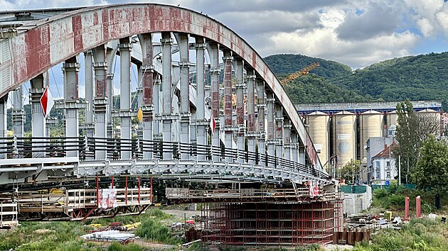 Bene&scaron;ův most v &Uacute;st&iacute; nad Labem během opravy. (27. července 2026)