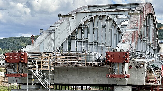 Bene&scaron;ův most v &Uacute;st&iacute; nad Labem během opravy. (27. července 2026)