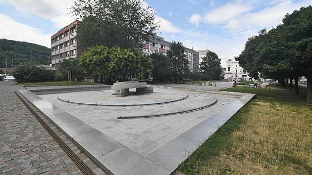 Nefunkční fontána na Lidickém náměstí v Ústí nad Labem. (22. července 2026)