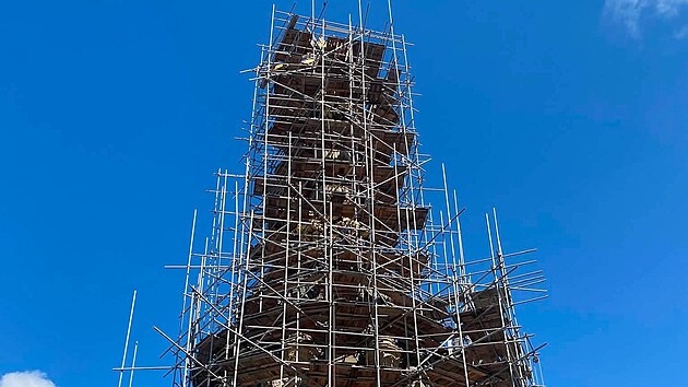 Sloup Nejsvětější Trojice se rekonstruuje od roku 2024, práce by měly být dokončené dříve, než se původně plánovalo. (24. července 2026)