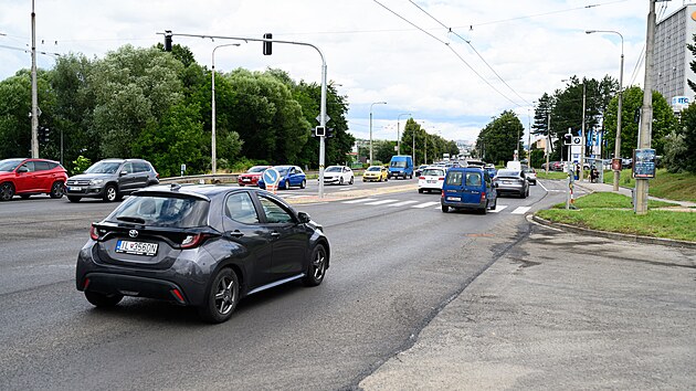 Silničáři otevřeli opravovaný úsek výpadovky ze Zlína v Loukách o den dříve, než původně avizovali. (23. července 2026)