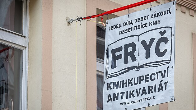 Po 35 letech liberecké knihkupectví Fryč prodalo antikvariát.