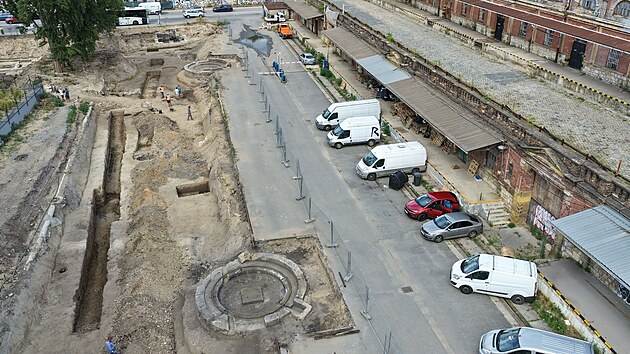 Historická točna pro železniční vagony nalezená archeology v Brně u budovy Malé Ameriky. (červenec 2026)