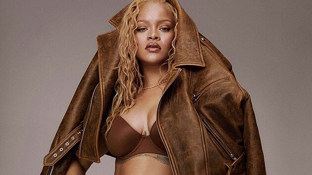 Rihanna v prádle z vlastní kolekce (2024)