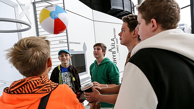 Nápadité interaktivní exponáty ve Velkém světě techniky přibližují různé obory vědy.