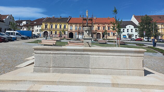 O návrat kašny na volyňské náměstí se zasloužil restaurátor Lukáš Černý. Všiml si jí už jako kluk, když ležela za městem v křoví a stavební suti. (23. července 2026)