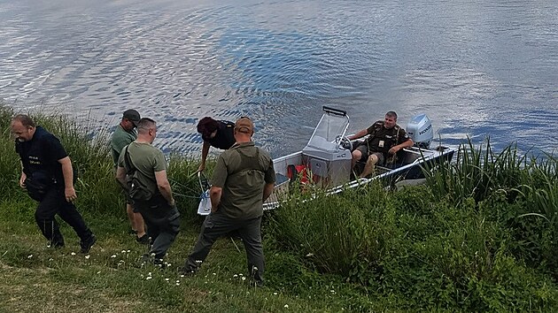 Policist&eacute; spolu se členy ryb&aacute;řsk&eacute; str&aacute;že zkontrolovali skoro stovku ryb&aacute;řů. Nadpolovičn&iacute; vět&scaron;inu z nich tvořili cizinci.