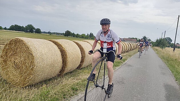 Skupina přátel velocipedů, kteří si říkají Vídeňáci 2023, v červenci dojela do cíle pod Braniborskou bránou v Berlíně. Sem dorazili z Vídně. (24. 7. 2026)