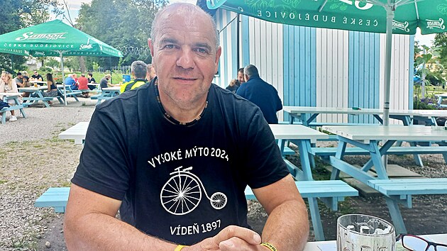 Skupina přátel velocipedů, kteří si říkají Vídeňáci 2023, v červenci dojela do cíle pod Braniborskou bránou v Berlíně. Sem dorazili z Vídně. (24. 7. 2026)