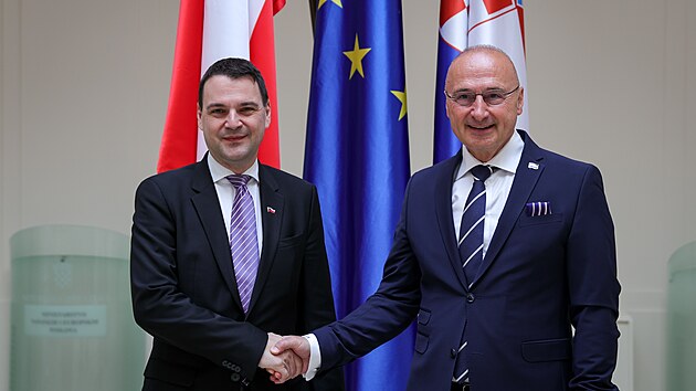 Ministr zahranič&iacute; Petr Macinka se sv&yacute;m protěj&scaron;kem Gordanem Grličem-Radmanem na společn&eacute; tiskov&eacute; konferenci. (24. července. 2026)
