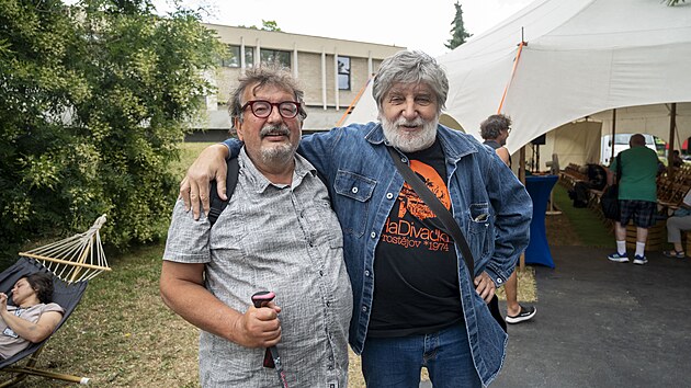 Na Letní filmové škole v Uherském Hradišti se vzpomínalo na spisovatele Ludvíka Vaculíka. Na snímku vlevo Jan Vaculík, spisovatelův syn, a režisér Břetislav Rychlík. (27. červenec 2026)
