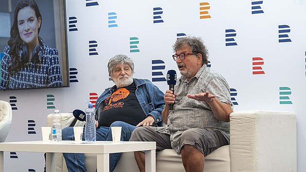 Na Letní filmové škole v Uherském Hradišti se vzpomínalo na spisovatele Ludvíka Vaculíka. Na snímku vpravo Jan Vaculík, spisovatelův syn, a režisér Břetislav Rychlík. (27. červenec 2026)