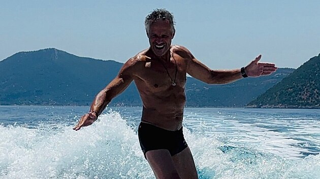 Janek Ledecký ukázal vypracovanou postavu. (19. července 2026)