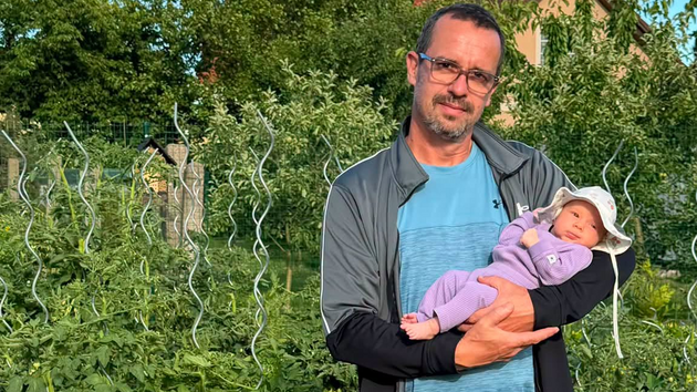 Těhotnej kuchař Jaroslav Vajgl se na Facebooku pochlubil radostnou novinou, do rodiny přibylo miminko, narodila se Matylda. (červenec 2026)