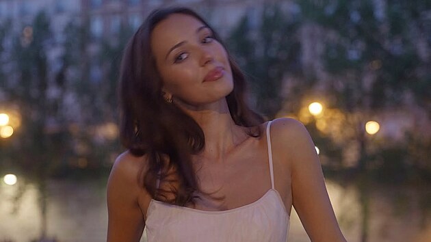 Charlotte Gott vydala svůj třetí singl nazvaný Paris. (24. července 2026)