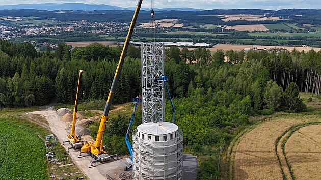 Hřibojedy budují netradiční vodojem s anténou a vyhlídkovou plošinou ve výšce 33 metrů.