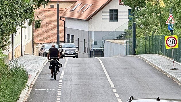 Redaktor iDNES.cz zaznamenal j&iacute;zdu dal&scaron;&iacute;ho cyklisty v protisměru. (26. července 2026)