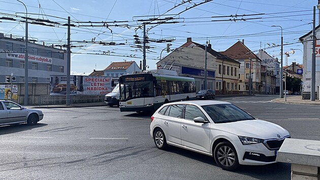 Kvůli přestavbě Americké ulice v Plzni se most Milénia a ulice U Trati dočasně staly páteřními komunikacemi pro trolejbusové linky v Plzni.