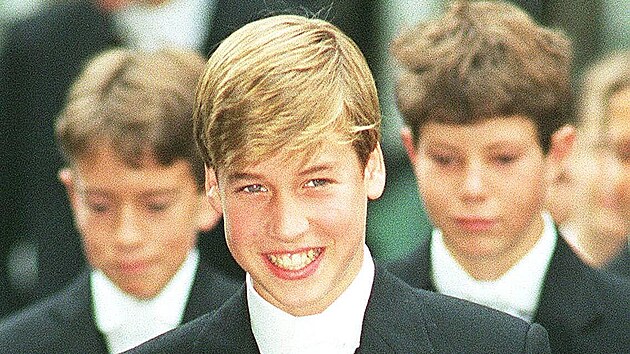 Prvn&iacute; den třin&aacute;ctilet&eacute;ho prince Williama na Eton College v z&aacute;ř&iacute; 1995.