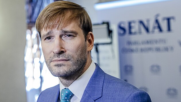 Veřejn&eacute; sly&scaron;en&iacute; Sen&aacute;tu na t&eacute;ma Politika z&aacute;vislost&iacute; jako společn&aacute; odpovědnost st&aacute;tu. Ministr zdravotnictv&iacute; Adam Vojtěch. (30. července 2026)