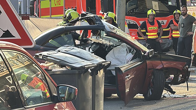 Dopravní nehoda tramvaje, motocyklu a auta v Zenklově ulici v pražské Libni. (30. července 2026)