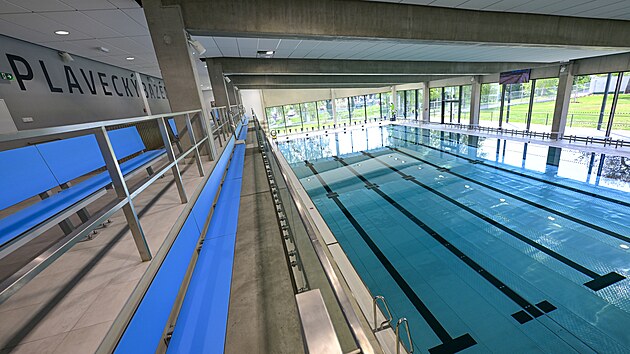 Blansko otevřelo nov&yacute; kryt&yacute; baz&eacute;n, historicky největ&scaron;&iacute; investici města. Plavcům nab&iacute;dne &scaron;estidr&aacute;hov&yacute; baz&eacute;n, v&yacute;ukovou č&aacute;st i wellness z&aacute;zem&iacute;. (31. července 2026)