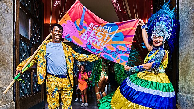 Karnevalový průvod z Moravského náměstí na Zelný trh v historickém centru Brna byl vrcholem Brasil Festu. (1. srpna 2026)