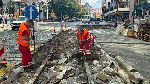 Oprava tramvajového úseku v Národní a Spálené ulici (snímky jsou z počátku prací v červenci 2026