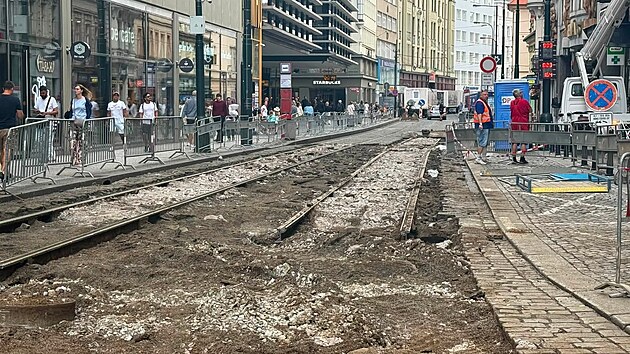 Oprava tramvajového úseku v Národní a Spálené ulici (snímky jsou z počátku prací v červenci 2026