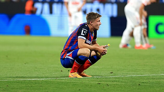 Zklamaný Lukáš Červ po zápase se Zbrojovkou Brno.
