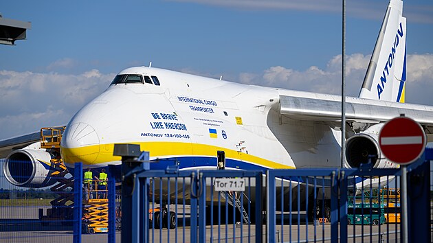 Ukrajinské nákladní letadlo Antonov stojí na letišti Lipsko/Halle v Německu. (5. srpna 2026)