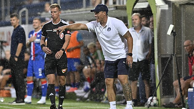 Trenér Slovácka Jan Jelínek během zápasu s Artisem Brno, který skončil nerozhodně 1:1. (1. srpen 2026)