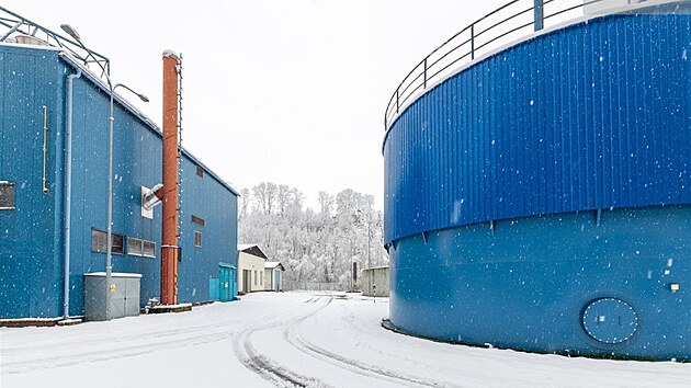 Pohled do areálu ČOV Jihlava. Stávající mechanický systém provzdušňování nádrží nahradí moderní řízené vstřelování bublin vzduchu, které sníží energetickou náročnost provozu.