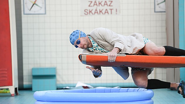 V představení Splash, jež do Žďáru přiveze česká novocirkusová špička Cirk La Putyka, nebude nouze o akrobatické prvky, kdy se umělci ocitají vysoko ve vzduchu nebo se třeba točí v obří obruči.