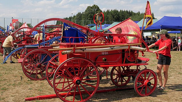 Na vyhl&aacute;&scaron;en&eacute; kl&aacute;n&iacute; historick&yacute;ch stř&iacute;kaček do obce J&aacute;my na Žd&aacute;rsku m&iacute;ř&iacute; sbory z cel&eacute; republiky i hasiči z Polska a Slovenska.
