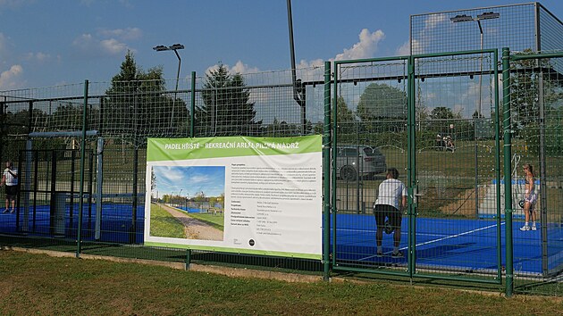 Novinka ve žď&aacute;rsk&eacute;m rekreačn&iacute;m are&aacute;lu u Pilsk&eacute; n&aacute;drže se tě&scaron;&iacute; velk&eacute;mu z&aacute;jmu sportovců. Tamn&iacute; kurt
pro padel je prvn&iacute;m na Vysočině.