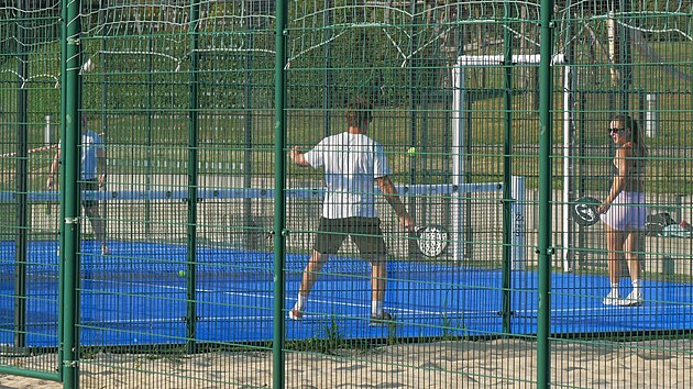 Novinka ve žď&aacute;rsk&eacute;m rekreačn&iacute;m are&aacute;lu u Pilsk&eacute; n&aacute;drže se tě&scaron;&iacute; velk&eacute;mu z&aacute;jmu sportovců. Tamn&iacute; kurt
pro padel je prvn&iacute;m na Vysočině.