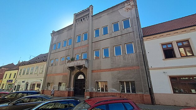 Roky nevyužívaný Posádkový dům armády v Žatci. (rok 2026)