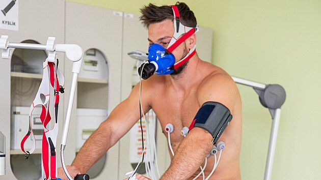 Kl&iacute;čovou souč&aacute;st&iacute; předsezonn&iacute;ch prohl&iacute;dek je spiroergometrie &ndash; z&aacute;těžov&yacute; test na běžeck&eacute;m p&aacute;su či bicyklov&eacute;m ergometru, při kter&eacute;m sportovec v obličejov&eacute; masce podstupuje postupně se zvy&scaron;uj&iacute;c&iacute; z&aacute;těž až do maxima. (5. srpna 2026)