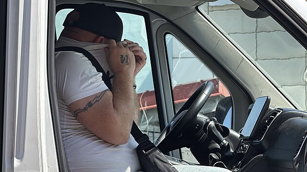 Policisté v pražské Uhříněvsi zastavili dodávku a nalezli v ní podezřelé věci. (6. srpna 2026)