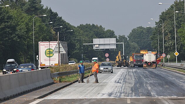 Oprava šestikilometrového úseku velmi frekventované Rudné ulice v Ostravě. ŘSD chce stihnout renovaci v obou směrech za dvacet dnů. (3. srpna 2026)