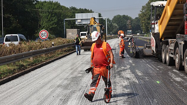 Oprava šestikilometrového úseku velmi frekventované Rudné ulice v Ostravě. ŘSD chce stihnout renovaci v obou směrech za dvacet dnů. (3. srpna 2026)