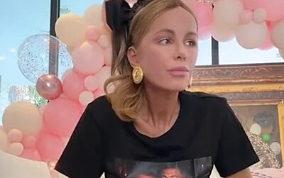 Kate Beckinsale ve videu na Instagramu, kde vysvětluje svou diagnózu MCAS.