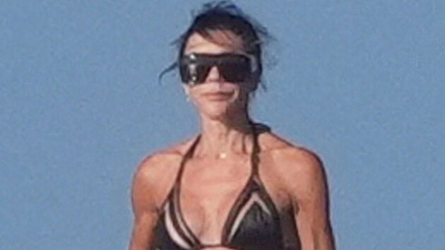 Victoria Beckhamová se v posledních letech dala na vzpírání a na jejím těle je to znát (srpen 2026)