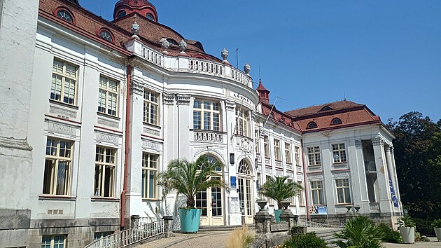 V pondělí předalo město Alžbětiny lázně firmě, která za 24 měsíců položí novou střechu. (4. srpna 2026)
