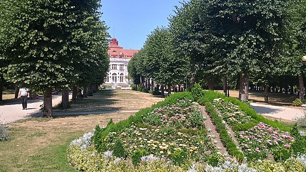 V pondělí předalo město Alžbětiny lázně firmě, která za 24 měsíců položí novou střechu. (4. srpna 2026)