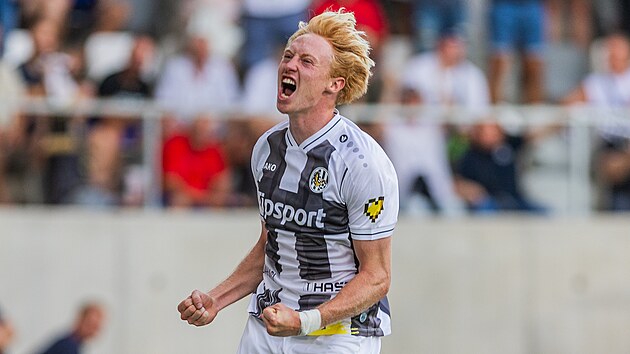 Útočník Tom Slončík z FC Hradec Králové se raduje z gólu proti norskému Tromsö (30. července.2026).
