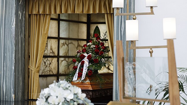 Brno se loučilo s knihkupcem Michalem Ženíškem, který zemřel minulé úterý ve věku 73 let. Patřil k významným osobnostem brněnské kulturní scény, své knihkupectví provozoval přes tři dekády až do roku 2023. (4. srpna 2026)